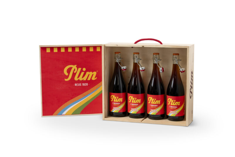 Caixa de fusta de quatre ampolles de Plim de 750 ml.